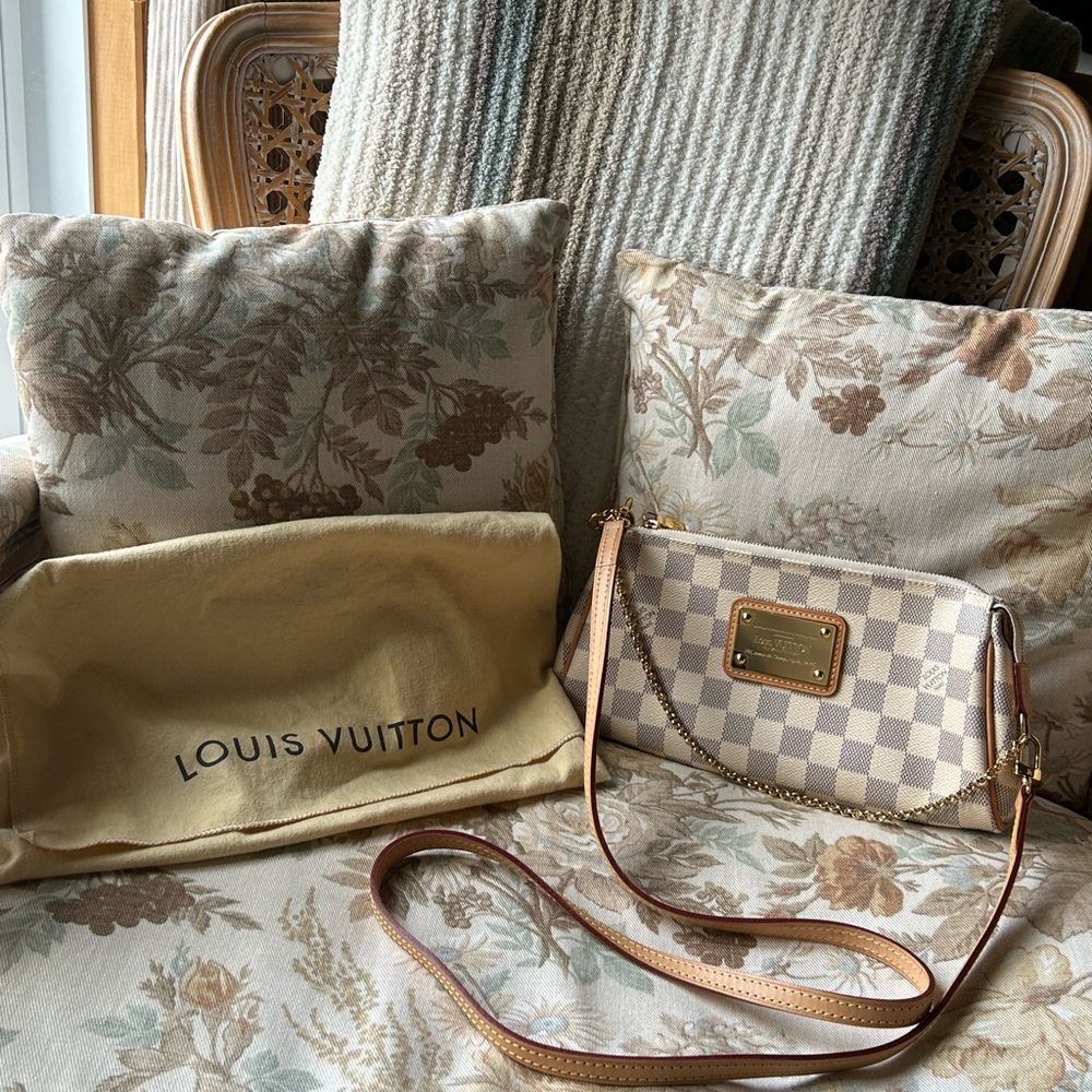 Louis Vuitton Eva Damier Azur handbag. Leather. Like new.Shoulder strap included